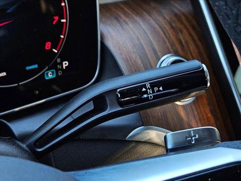 Certified 2025 Mercedes-Benz GLC 300 image 17