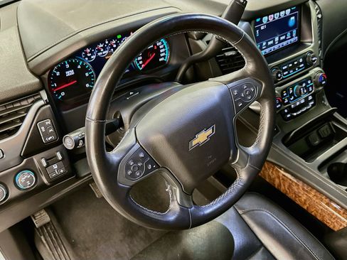 Used 2019 Chevrolet Suburban Premier AWD/4WD image 18