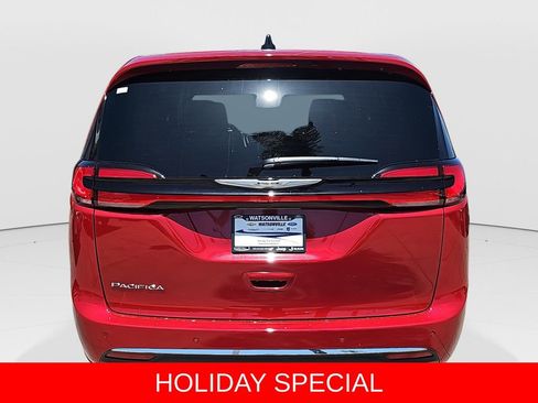 New 2025 Chrysler Pacifica Select image 4