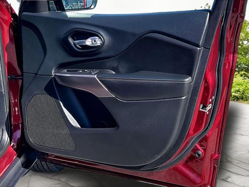 Used 2019 Jeep Cherokee Latitude Plus w/ Cold Weather Group image 24