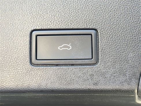 Certified 2024 Volkswagen Atlas Cross Sport SE image 10