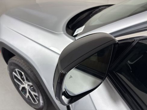 Used 2024 Jeep Grand Cherokee L Limited w/ Luxury Tech Group II image 13