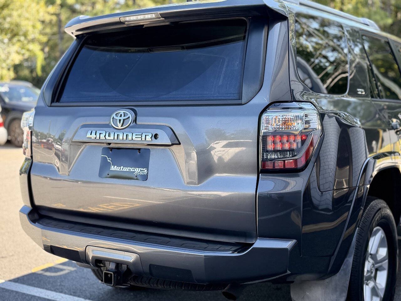 Used 2016 Toyota 4Runner SR5 AWD/4WD image 9