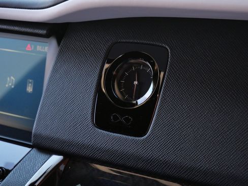 Used 2024 Rolls-Royce Cullinan Black Badge image 14