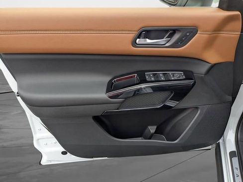 New 2026 Nissan Pathfinder Platinum AWD/4WD image 33