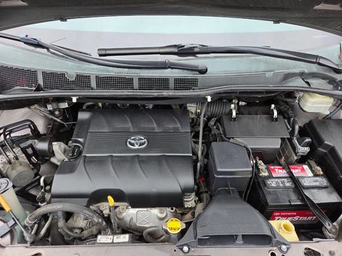 Used 2014 Toyota Sienna XLE w/ Entertainment Package FWD image 38