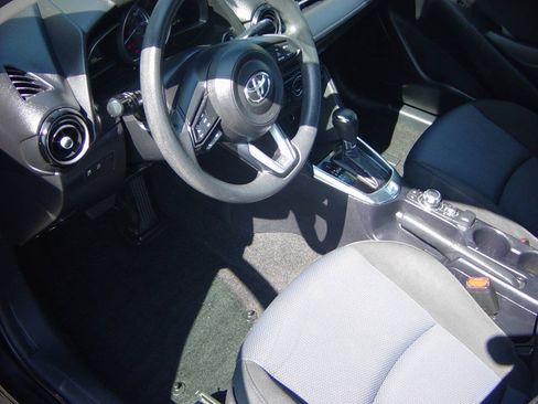 Used 2019 Toyota Yaris LE FWD image 7