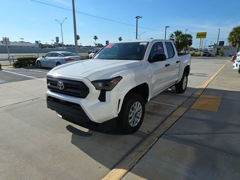 Used 2025 Toyota Tacoma SR image 8