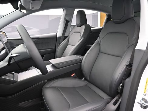 Used 2026 Tesla Model Y 2WD image 16