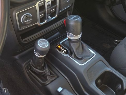 Used 2022 Jeep Wrangler Unlimited Sport AWD/4WD image 23