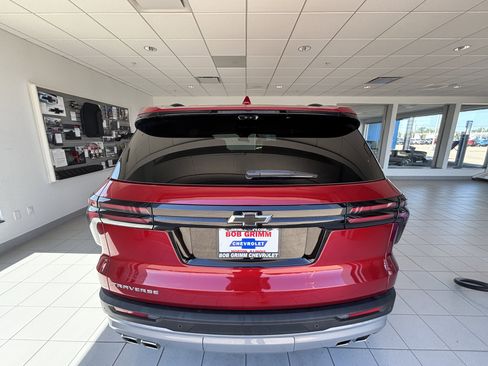 Used 2026 Chevrolet Traverse LT w/ Driver Confidence Package FWD image 8