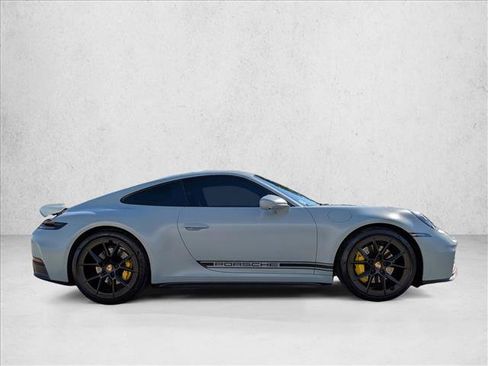 Used 2025 Porsche 911 Carrera image 4