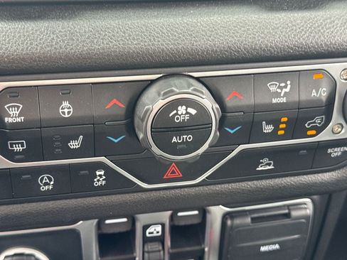 Used 2025 Jeep Gladiator Sport AWD/4WD image 21
