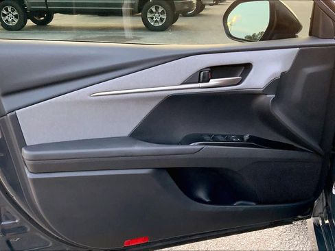 Used 2025 Toyota Camry LE image 21