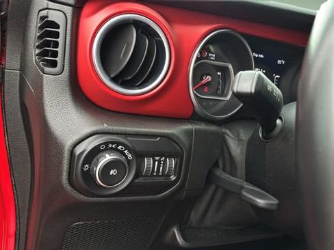 Used 2018 Jeep Wrangler Unlimited Rubicon AWD/4WD image 22