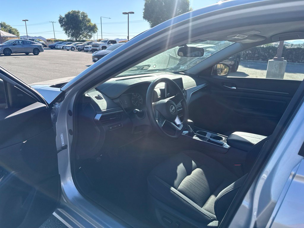 Used 2024 Nissan Altima 2.5 SV FWD image 14