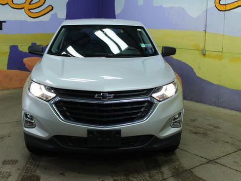 Used 2018 Chevrolet Equinox LS image 3