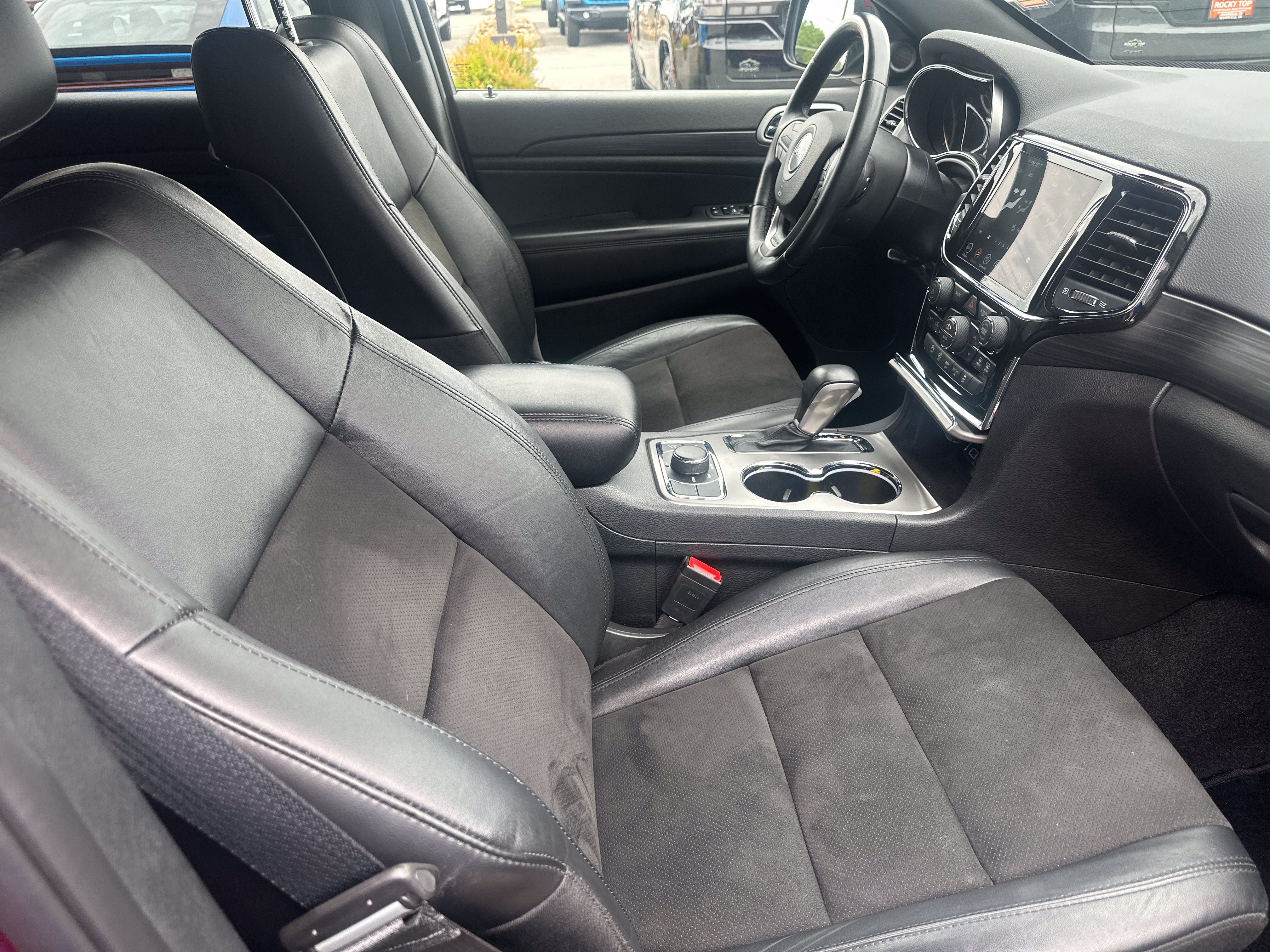 Used 2022 Jeep Grand Cherokee Laredo X AWD/4WD image 32