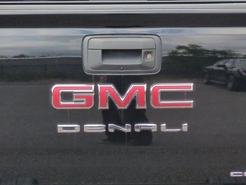 Used 2022 GMC Canyon Denali w/ Denali Black Edition Package AWD/4WD image 45