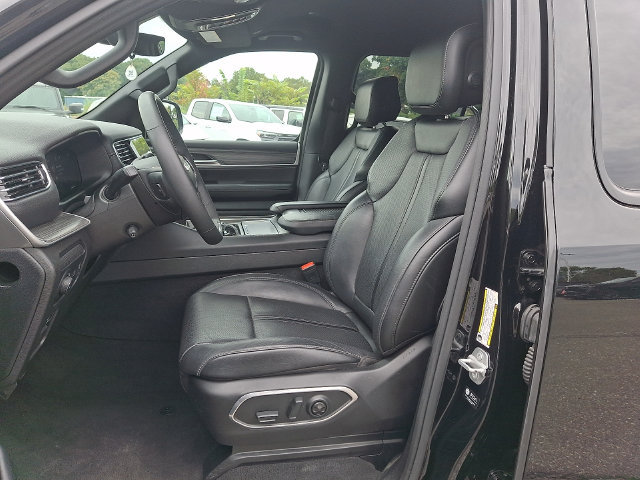 Used 2024 Jeep Wagoneer Series II w/ Flexible Seating Group AWD/4WD image 2