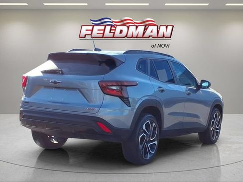 Used 2025 Chevrolet Trax RS w/ Sunroof Package FWD image 6