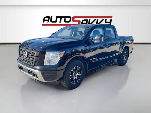 Used 2024 Nissan Titan SV w/ SV Convenience Package image 3