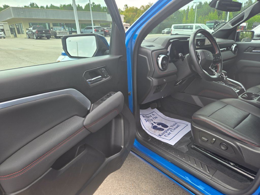 Used 2023 Chevrolet Colorado Z71 w/ Z71 Convenience Package 2 AWD/4WD image 6
