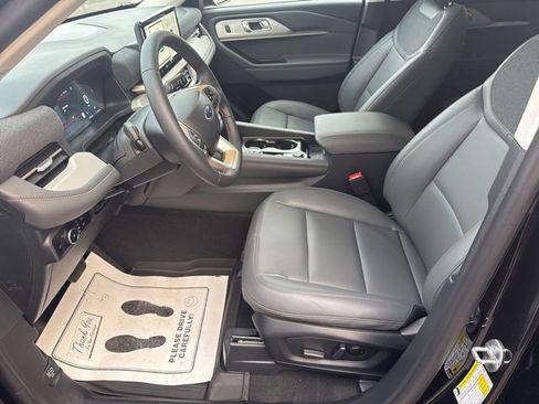 New 2026 Ford Explorer Active w/ Active Comfort Package image 6