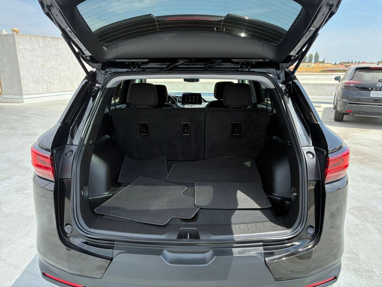 Used 2025 Chevrolet Blazer LT FWD image 31