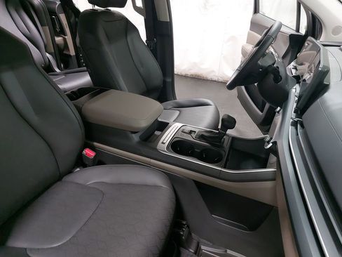 New 2026 Kia Carnival LXS image 10