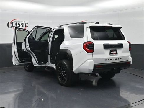 Used 2025 Toyota 4Runner SR5 image 34