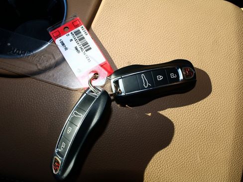 Used 2021 Porsche Panamera 4S image 22