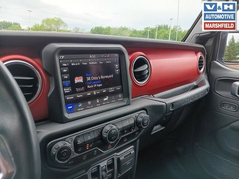 Used 2022 Jeep Wrangler Unlimited Rubicon w/ Cold Weather Group AWD/4WD image 12