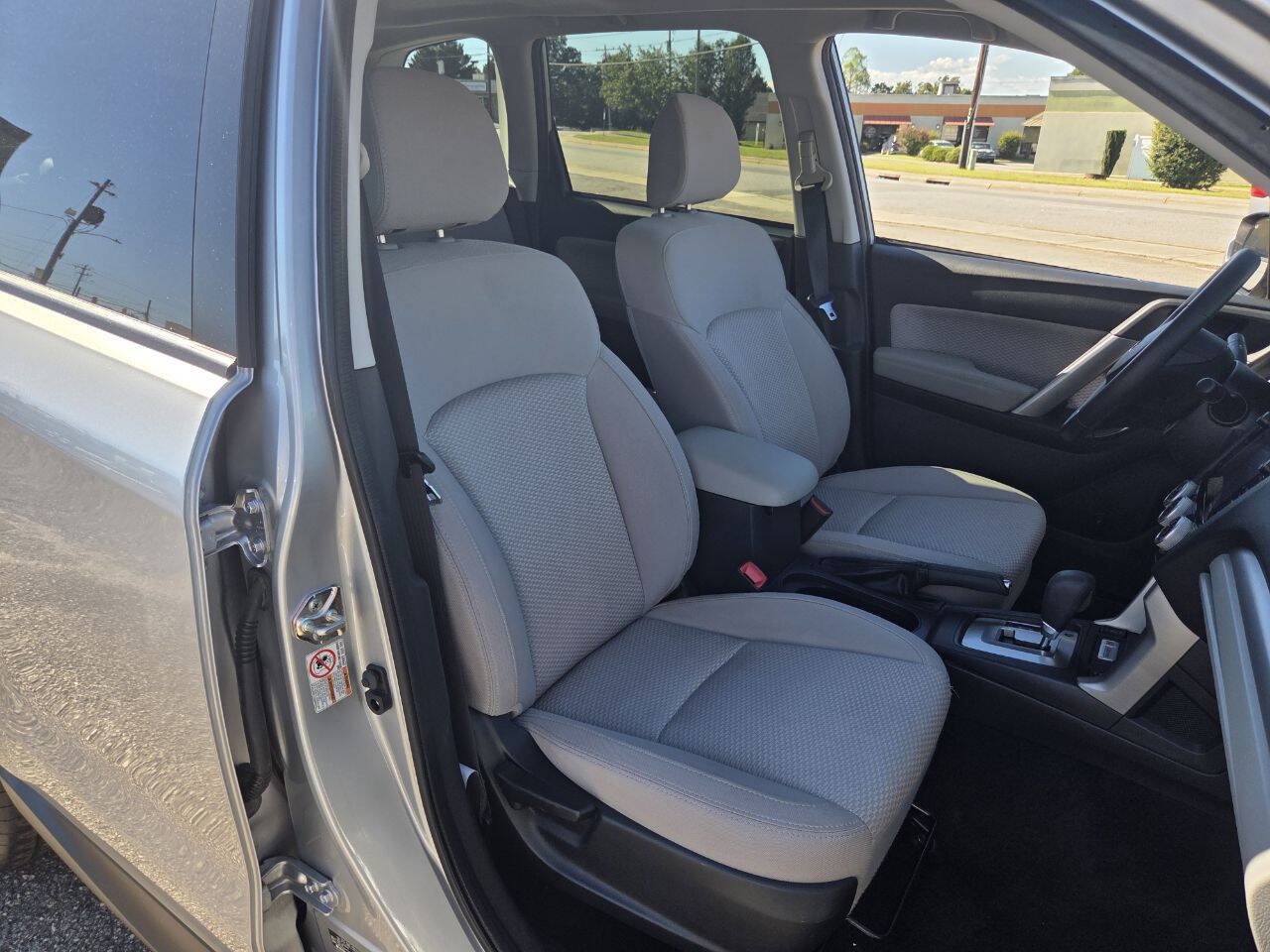 Used 2017 Subaru Forester 2.5i Premium w/ All-Weather Package AWD/4WD image 10