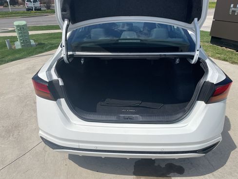 Used 2025 Nissan Altima 2.5 SV image 9