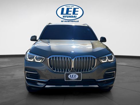 Used 2022 BMW X5 xDrive40i w/ Executive Package image 2