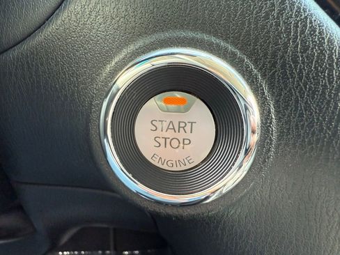 Used 2020 Nissan Pathfinder SV image 27