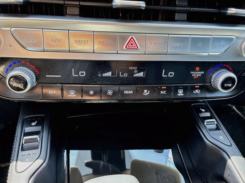Used 2024 Kia Telluride EX w/ EX Captain's Chair Package AWD/4WD image 16