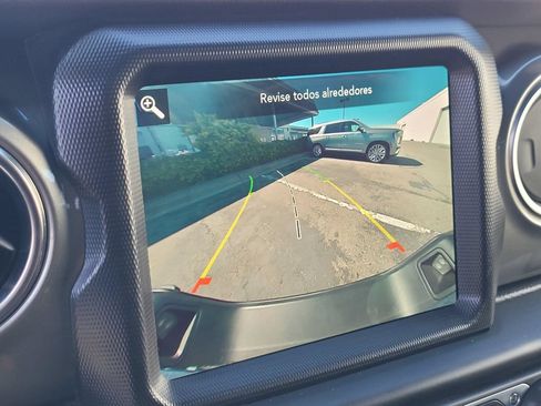 Used 2021 Jeep Gladiator Overland AWD/4WD image 17