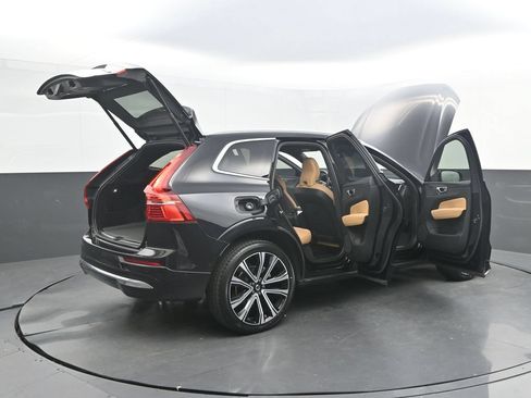 Certified 2023 Volvo XC60 B5 Ultimate w/ Climate Package AWD/4WD image 38