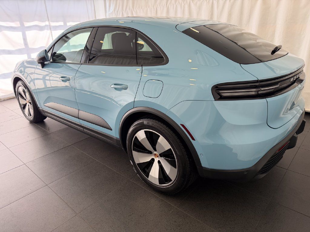 Used 2026 Porsche Macan 4 Electric AWD/4WD image 3