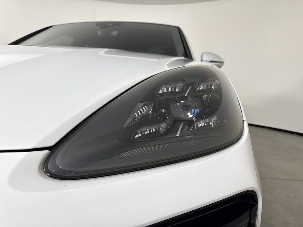 Certified 2023 Porsche Cayenne Turbo w/ Assistance Package AWD/4WD image 11