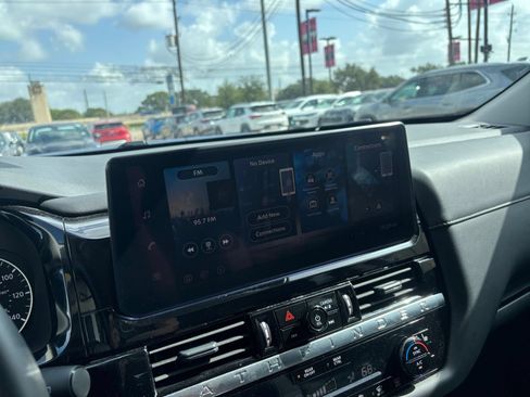 Used 2026 Nissan Pathfinder SV FWD image 20