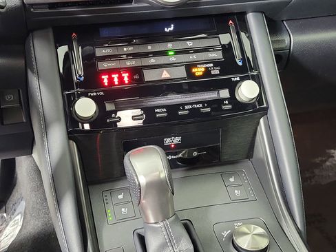 Used 2022 Lexus IS 350 F Sport image 21