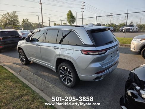 Used 2022 Jeep Grand Cherokee Overland AWD/4WD image 5