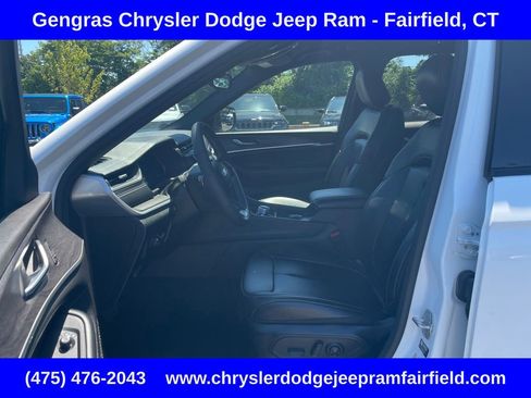 Used 2024 Jeep Grand Cherokee Limited w/ Black Appearance Package AWD/4WD image 40