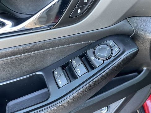 Used 2023 Chevrolet Traverse LT image 17