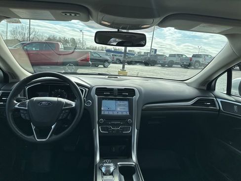 Used 2018 Ford Fusion SE w/ Fusion SE Technology Package image 10