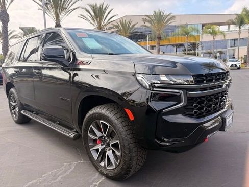 Used 2022 Chevrolet Tahoe Z71 w/ Luxury Package AWD/4WD image 2