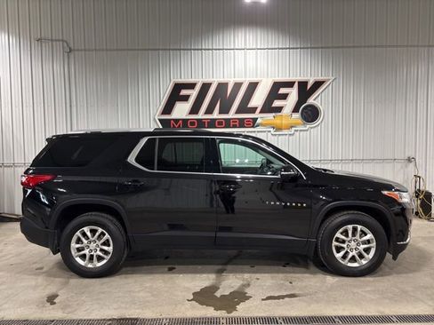 Used 2018 Chevrolet Traverse LT image 2